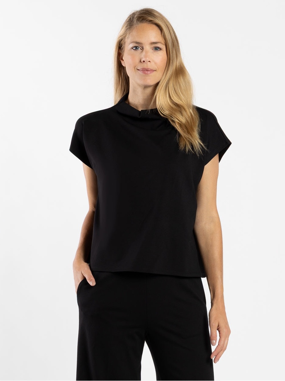 Jude Connolly Tillie Top NWOT Black Women’s Short Sleeve Mock Neck Top in Ponte